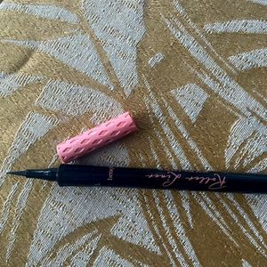 Benefit true matte liquid black eyeliner